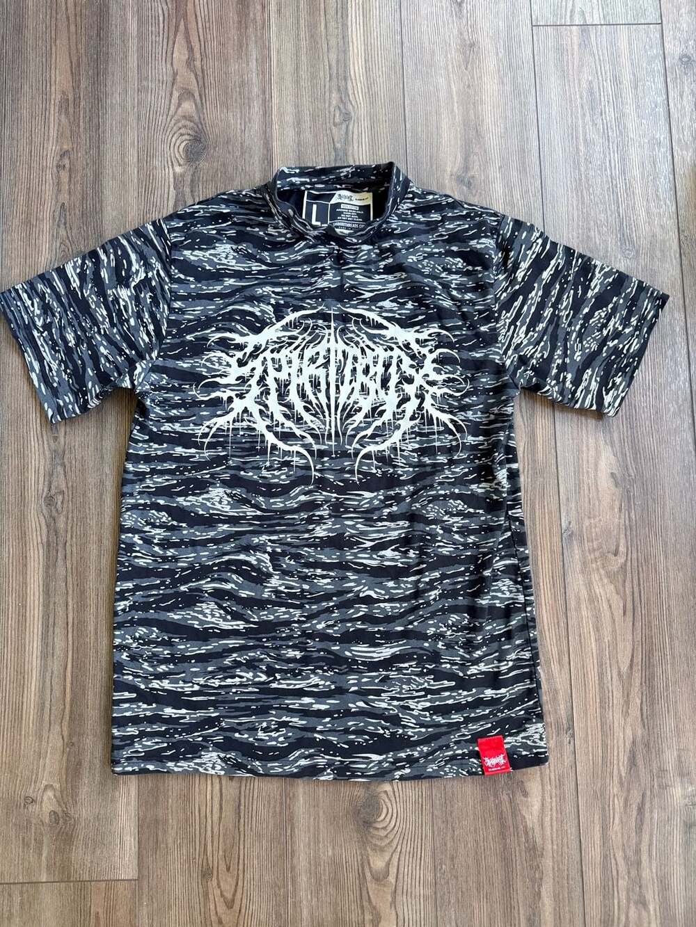 Shibori Threads No Loss No Love Tiger Camo Mock Neck T-Shirt Size L